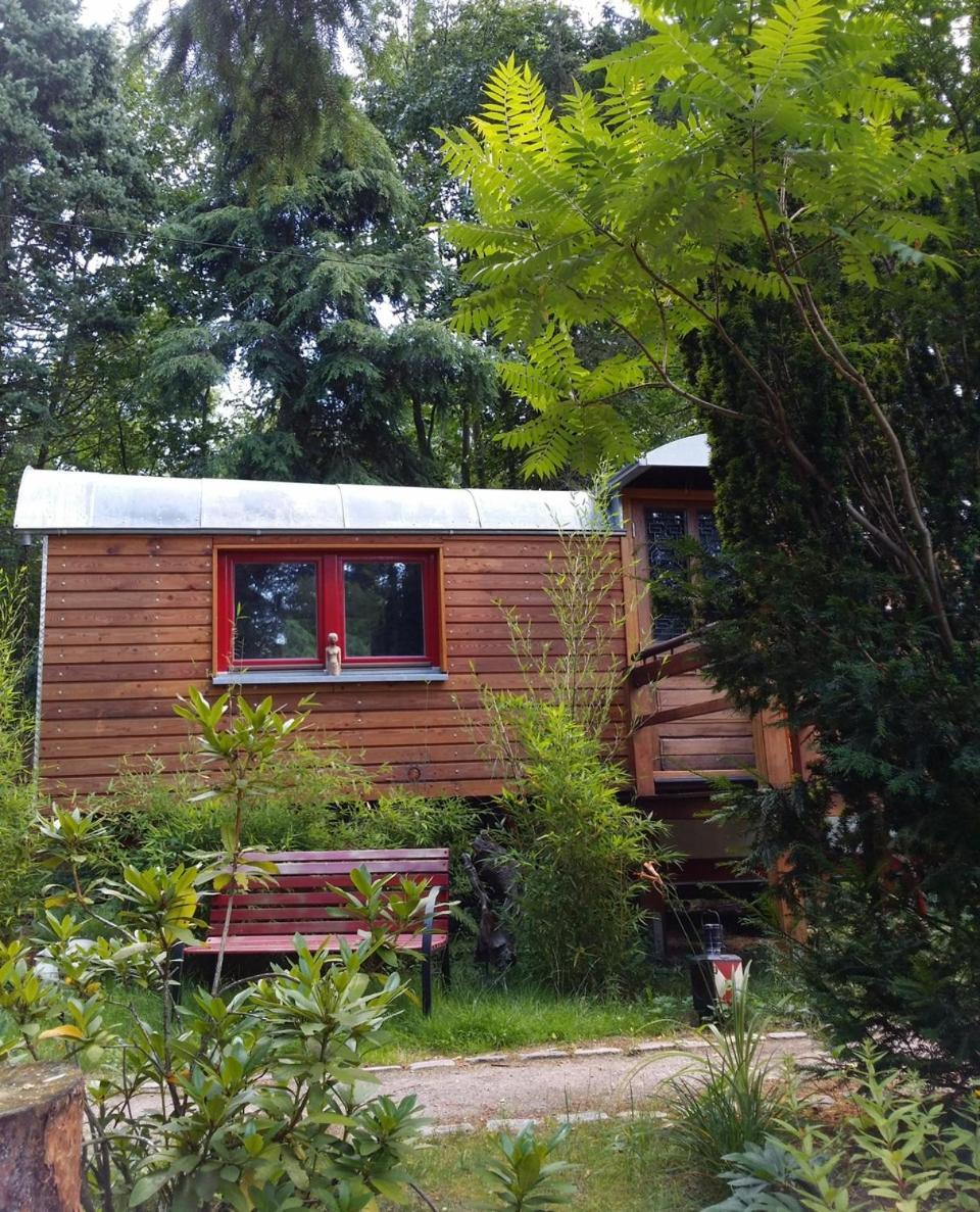 Hotel Zirkuswagen Im Gruenen Quickborn  Exterior foto